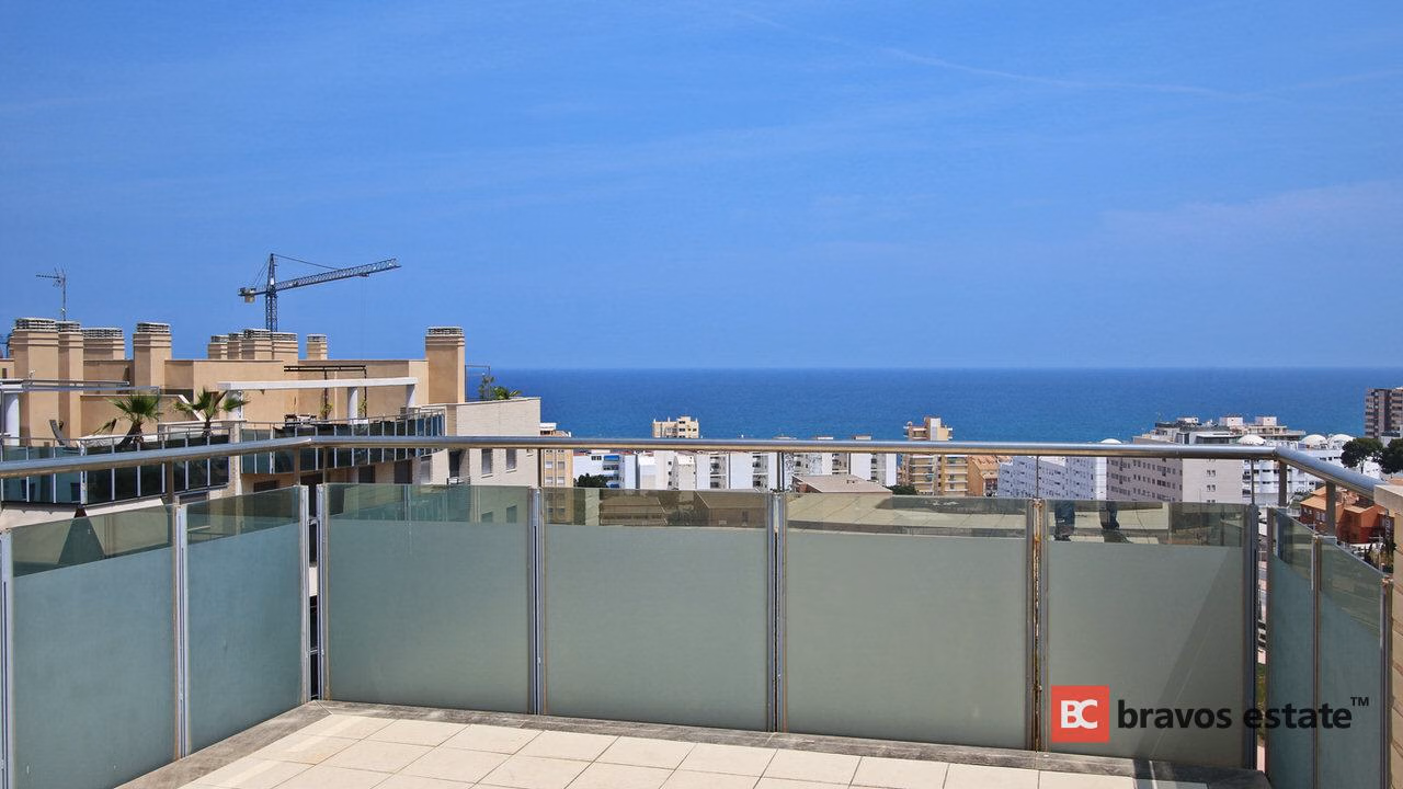 Beachside 4-Bedroom Apartment in El Campello - 4