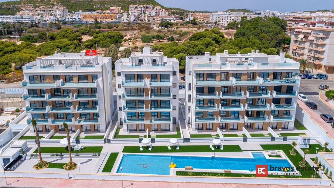 Seafront 2-Bedroom Apartment in Guardamar del Segura - 4