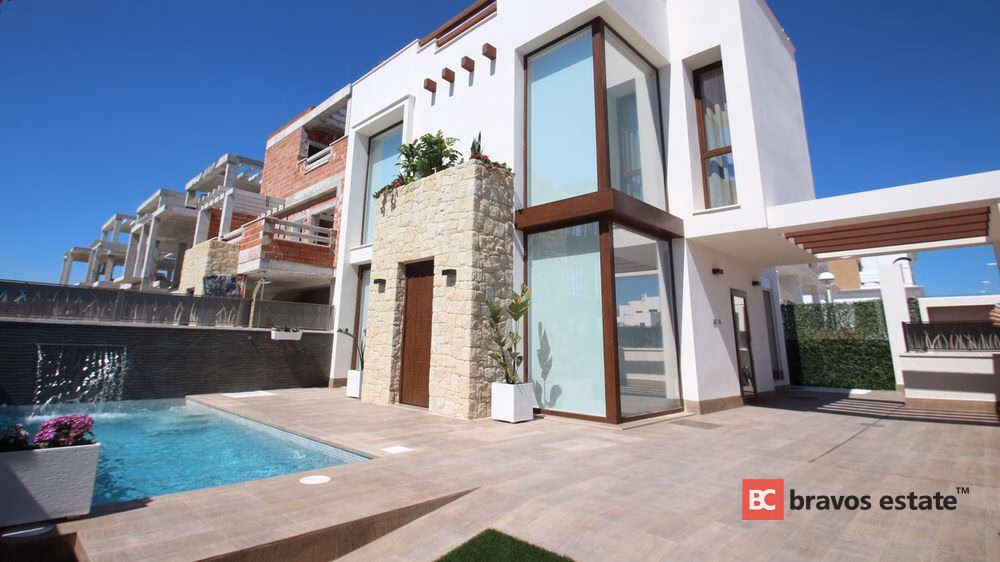 Villa de Obra Nueva de 3 Dormitorios en Ciudad Quesada · 183 m² - 19