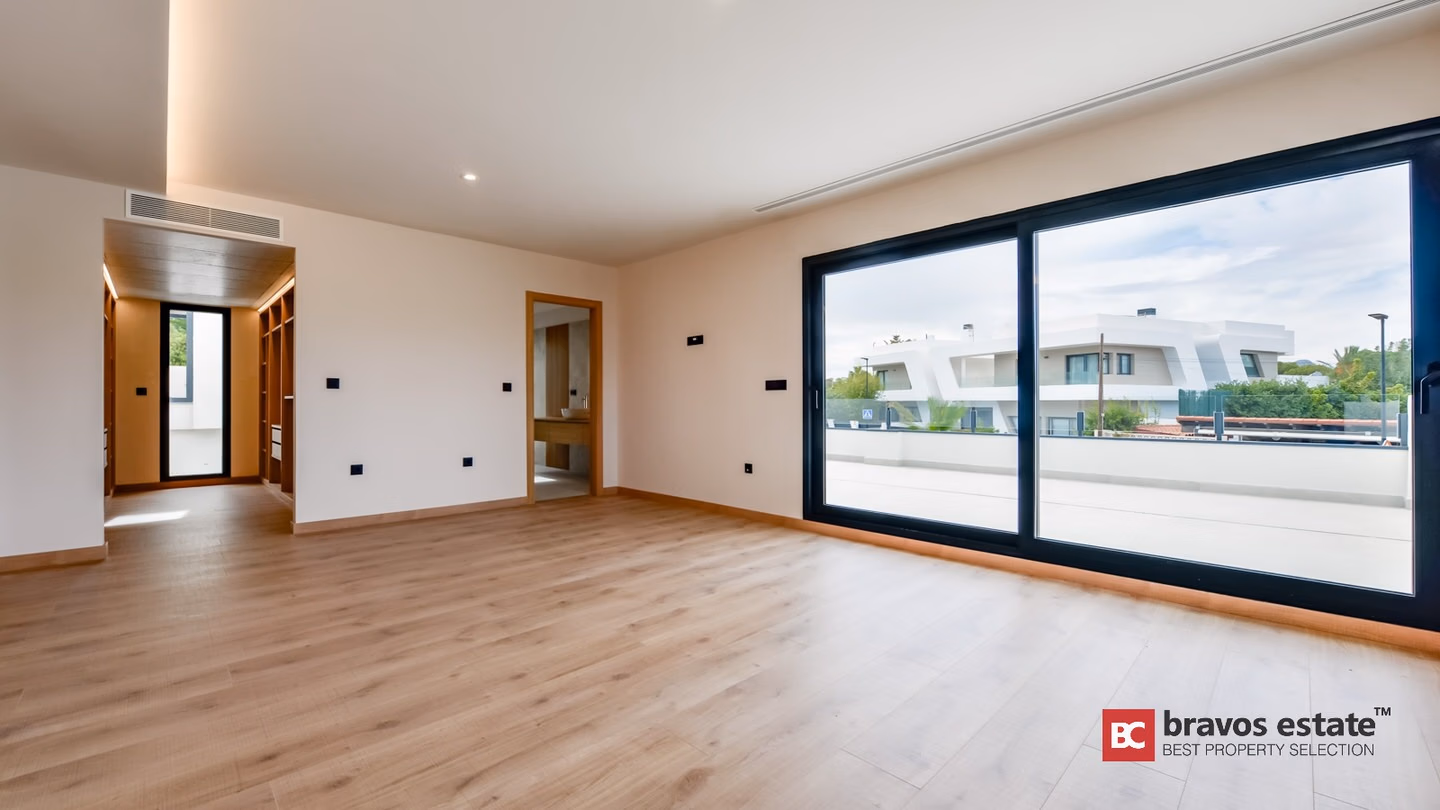 Spacious 4-Bedroom Villa in Alfaz del Pi - 4