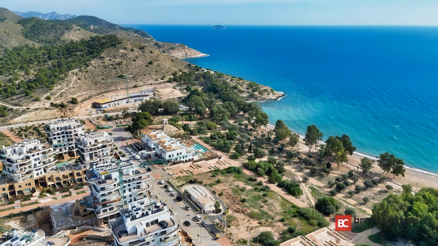 Seafront 2-Bedroom Apartment in Villajoyosa · 93 m² - 18