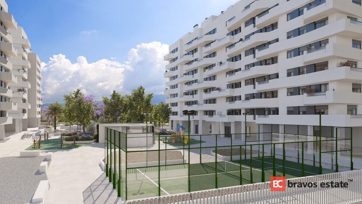 Beachside 3-Bedroom Apartment in Playa de San Juan · 109 m² - 6