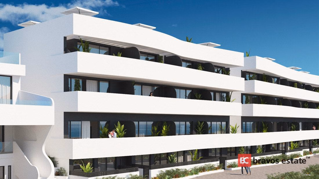 Beachside 2-Bedroom Apartment in Guardamar del Segura · 108 m² - 10