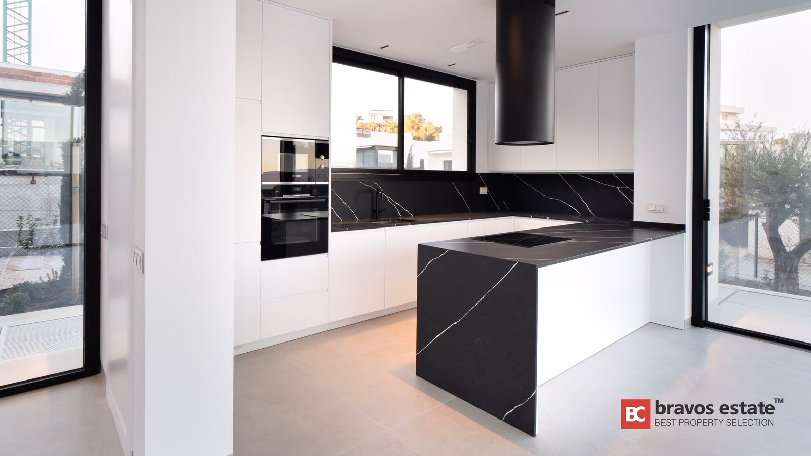Villa Espaciosa de 3 Dormitorios en Las Colinas · 409 m² - 8