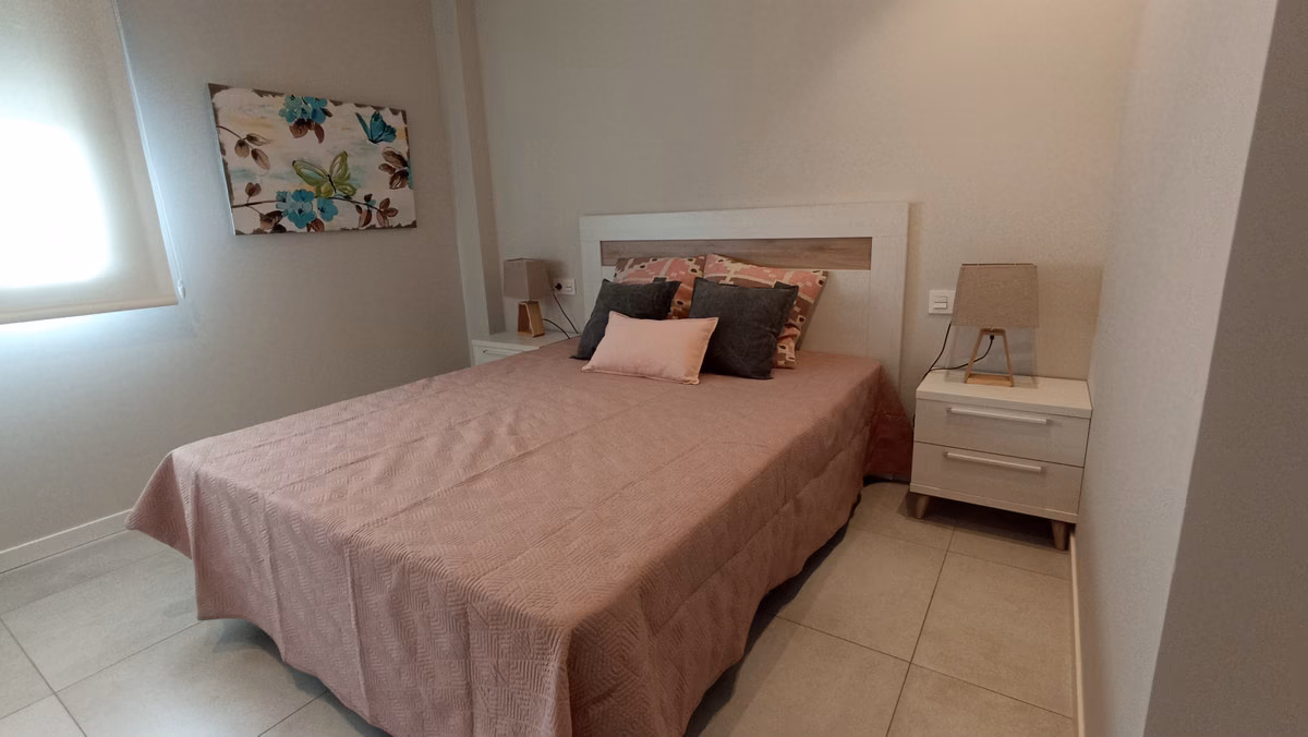 Bedroom with double bed and bedside lamps