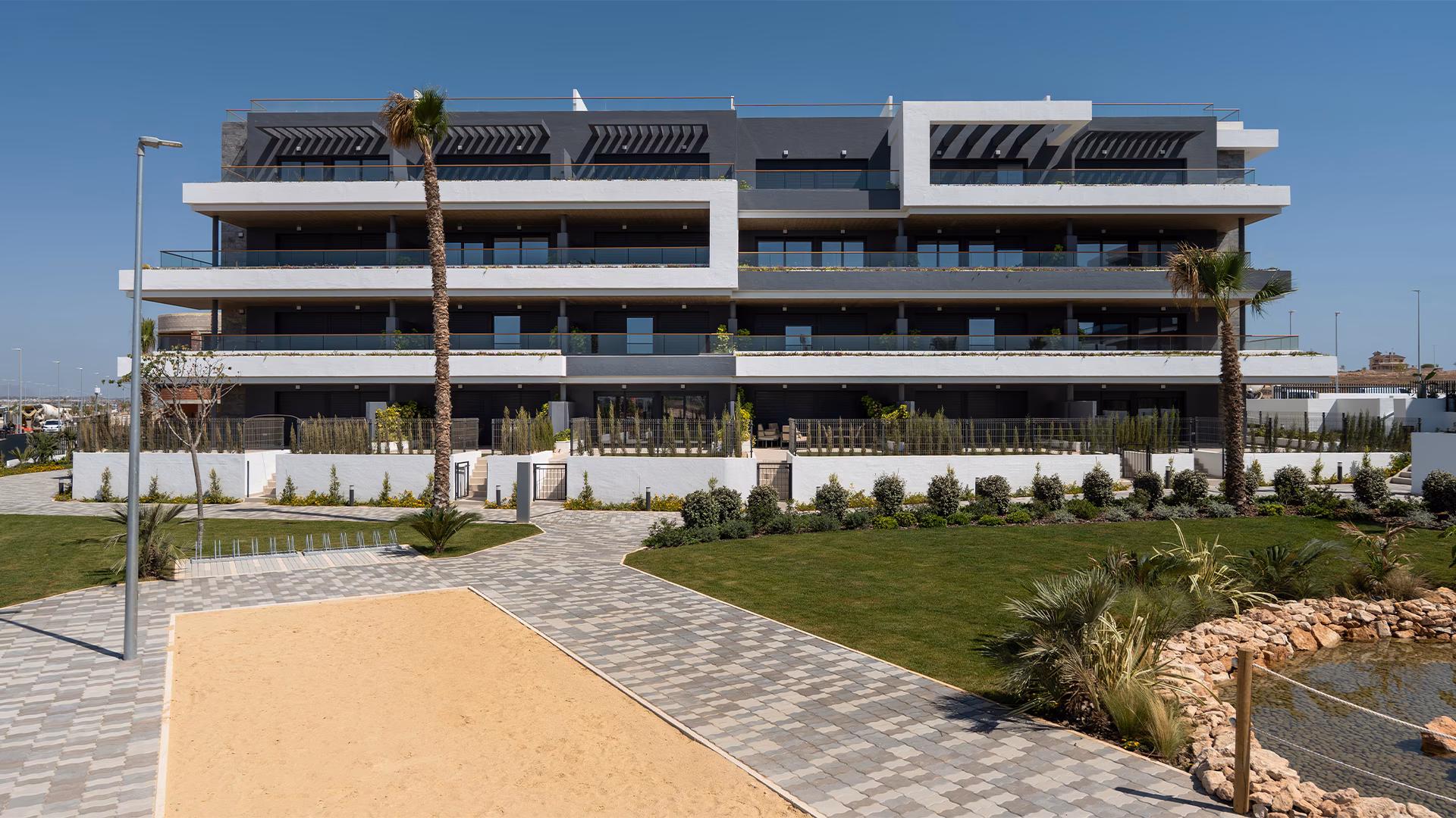 Außenansicht des Apartmentgebäudes in Lagoons Village
