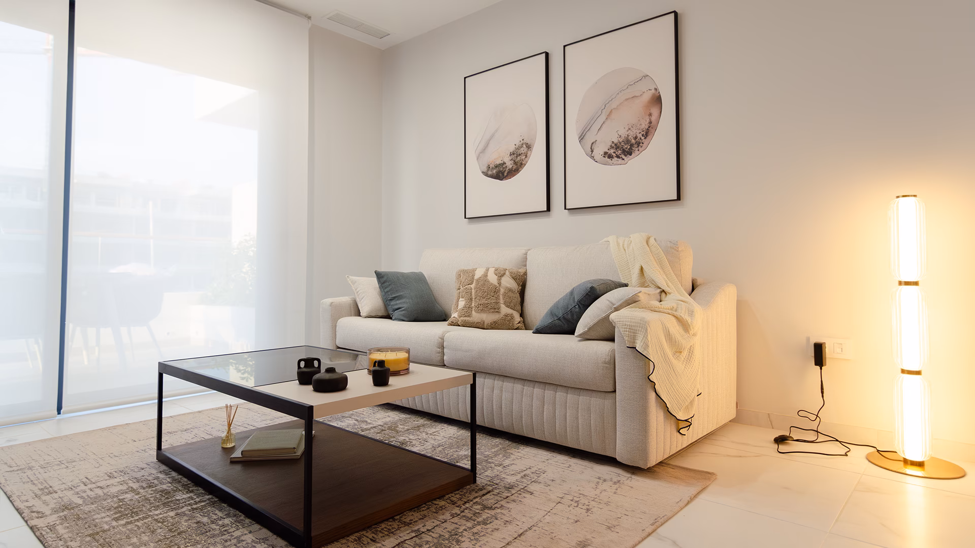 Helles offenes Wohnzimmer