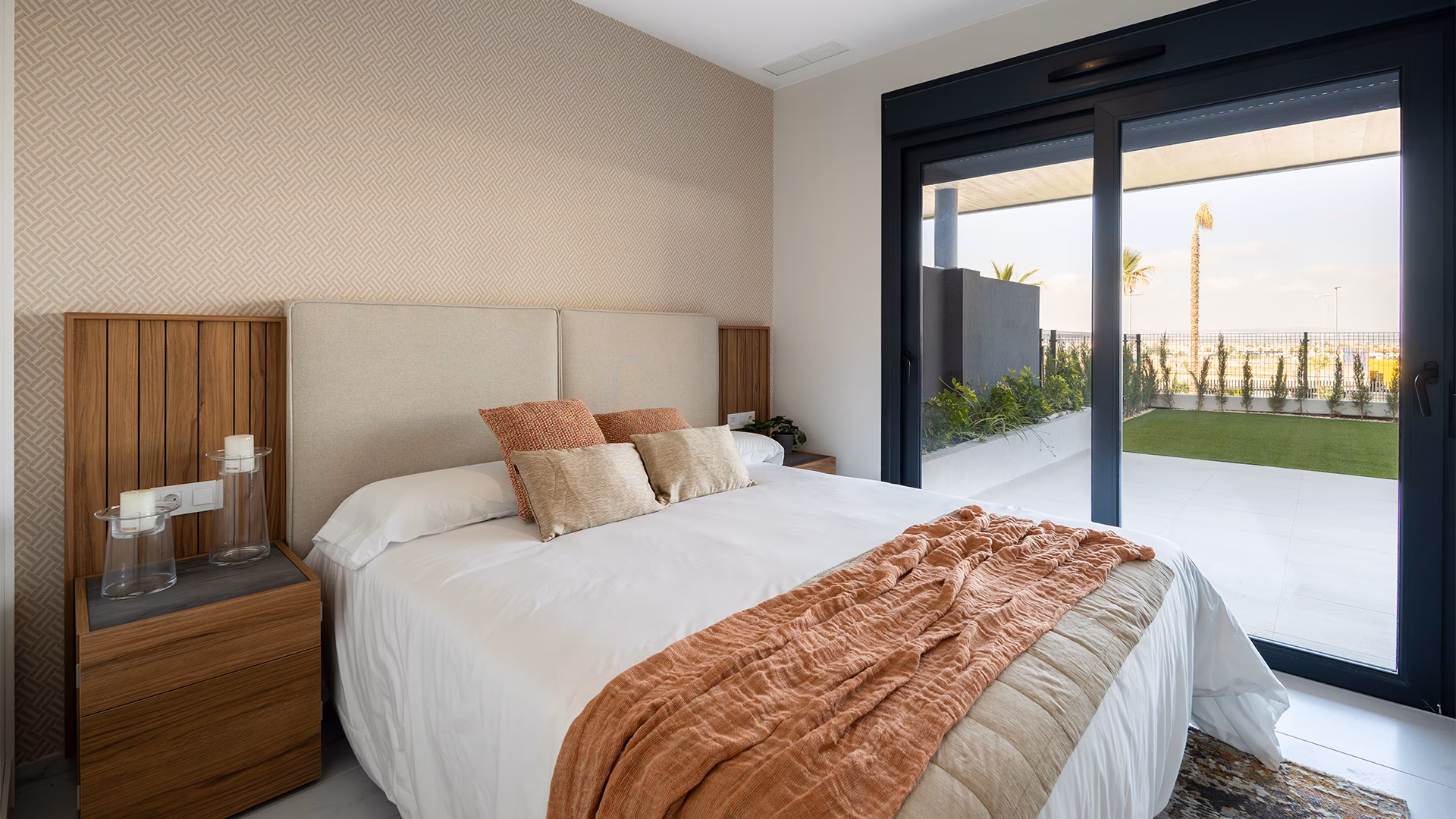 Schlafzimmer mit Terrassenzugang