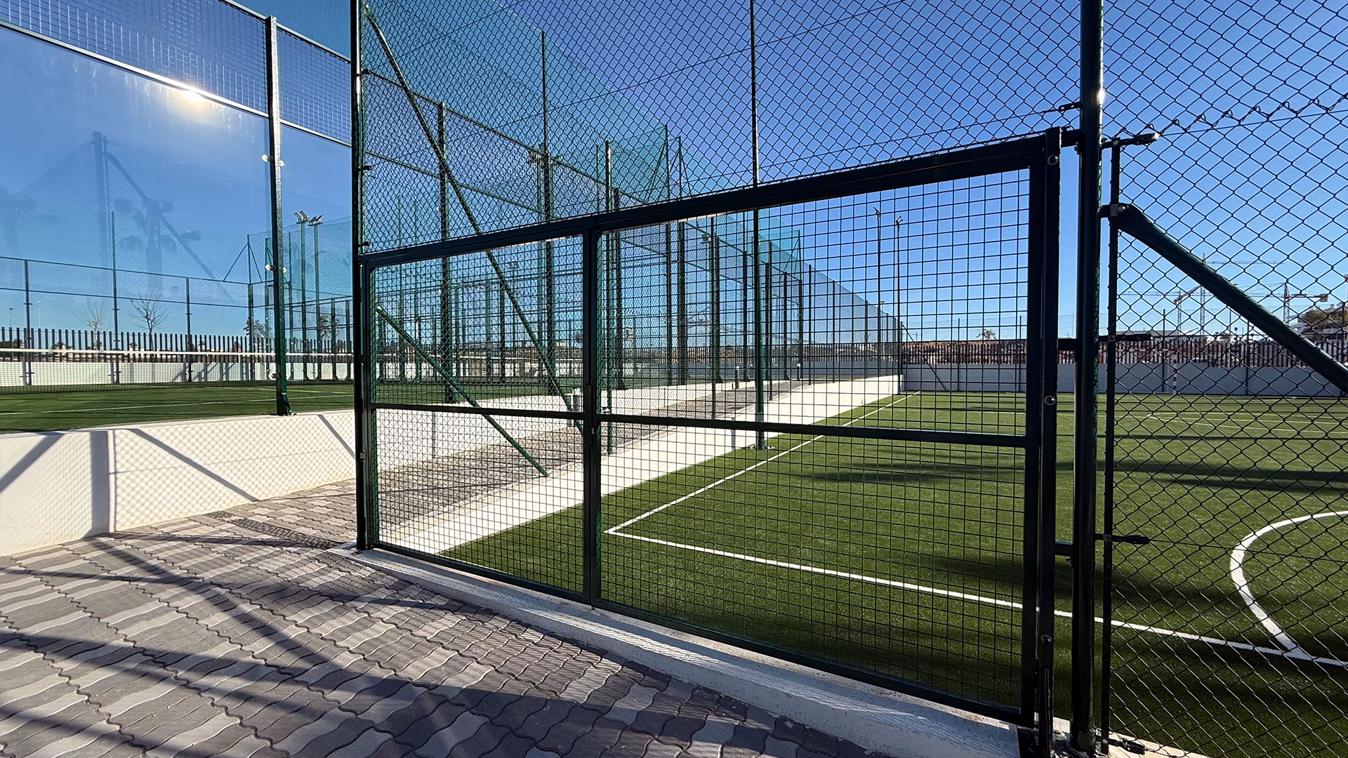 Padelplatz auf dem Gelände