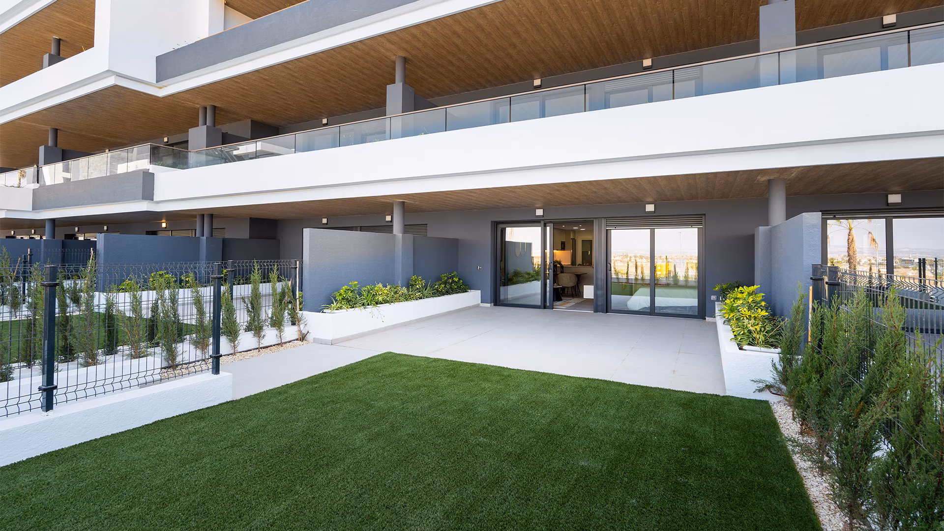 Private garden and terrace of a ground-floor bungalow