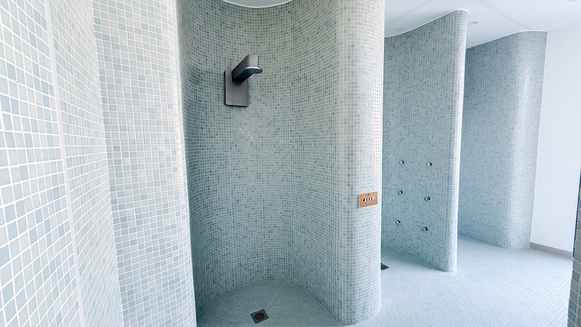 Spa shower room