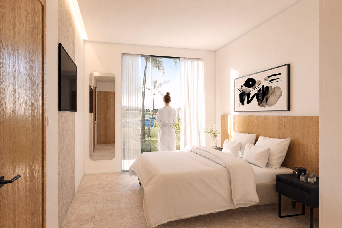 Bedroom with terrace access in a Lakeview bungalow, Condado de Alhama