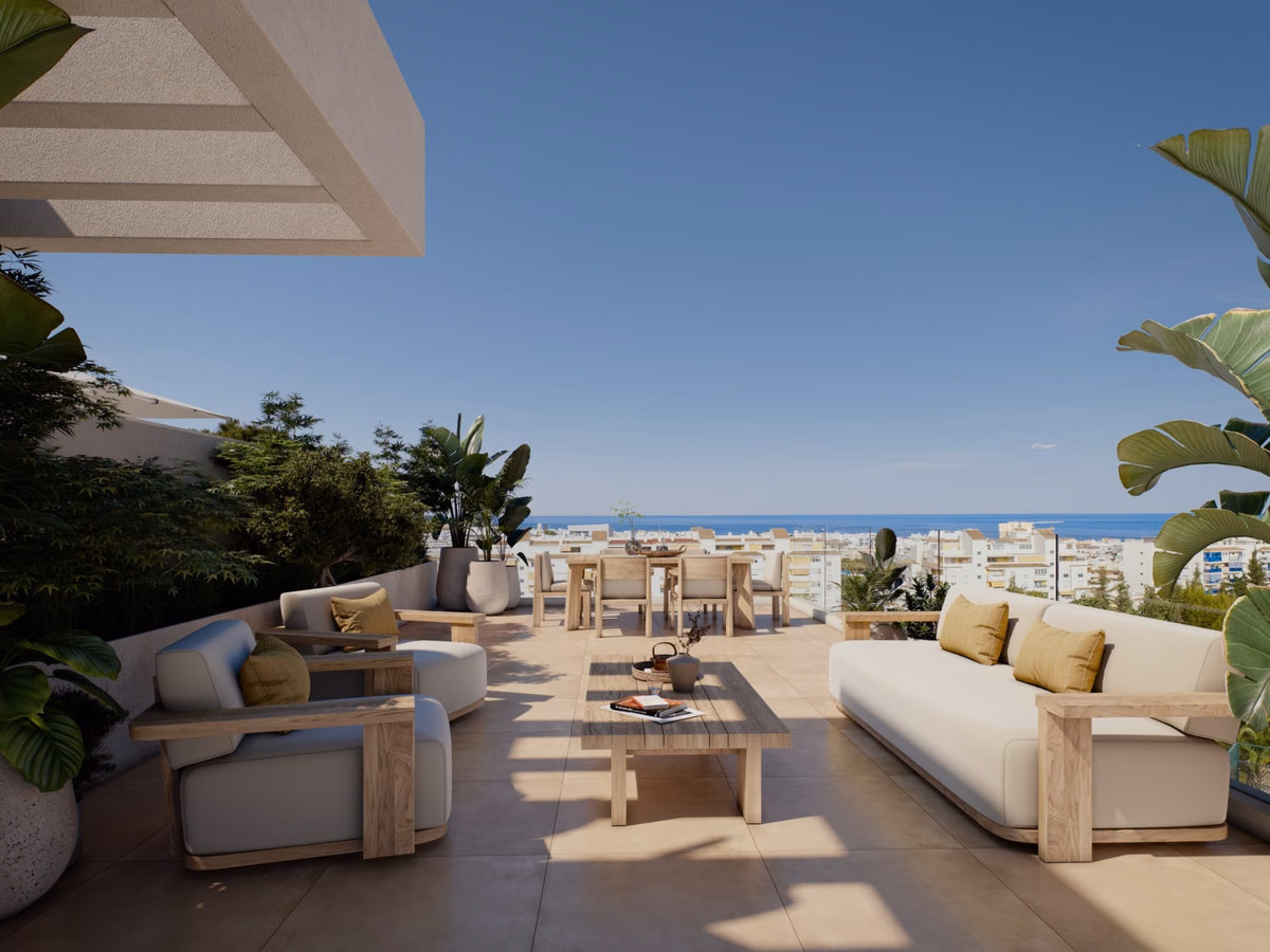 Eckterrasse mit Außenmöbeln und Meerblick in Las Mesas Sea Suite