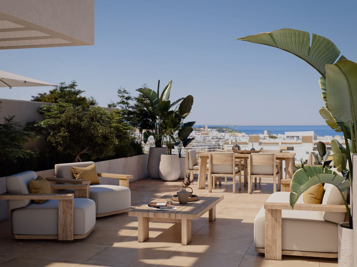 Terrassenlounge mit Blick auf Meer und Stadt in Las Mesas Sea Suite