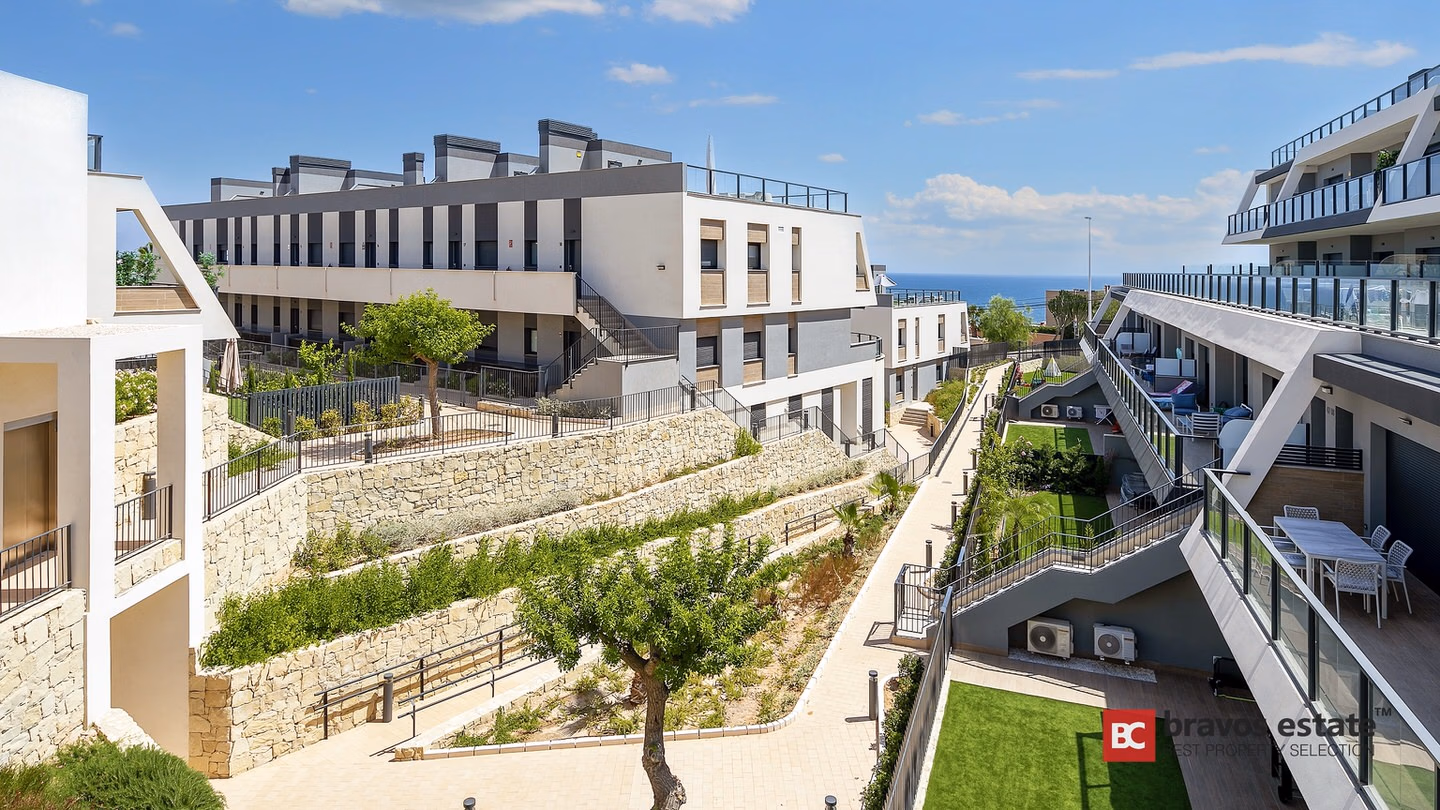 Beachside 3-Bedroom Apartment in Arenales del Sol - 13