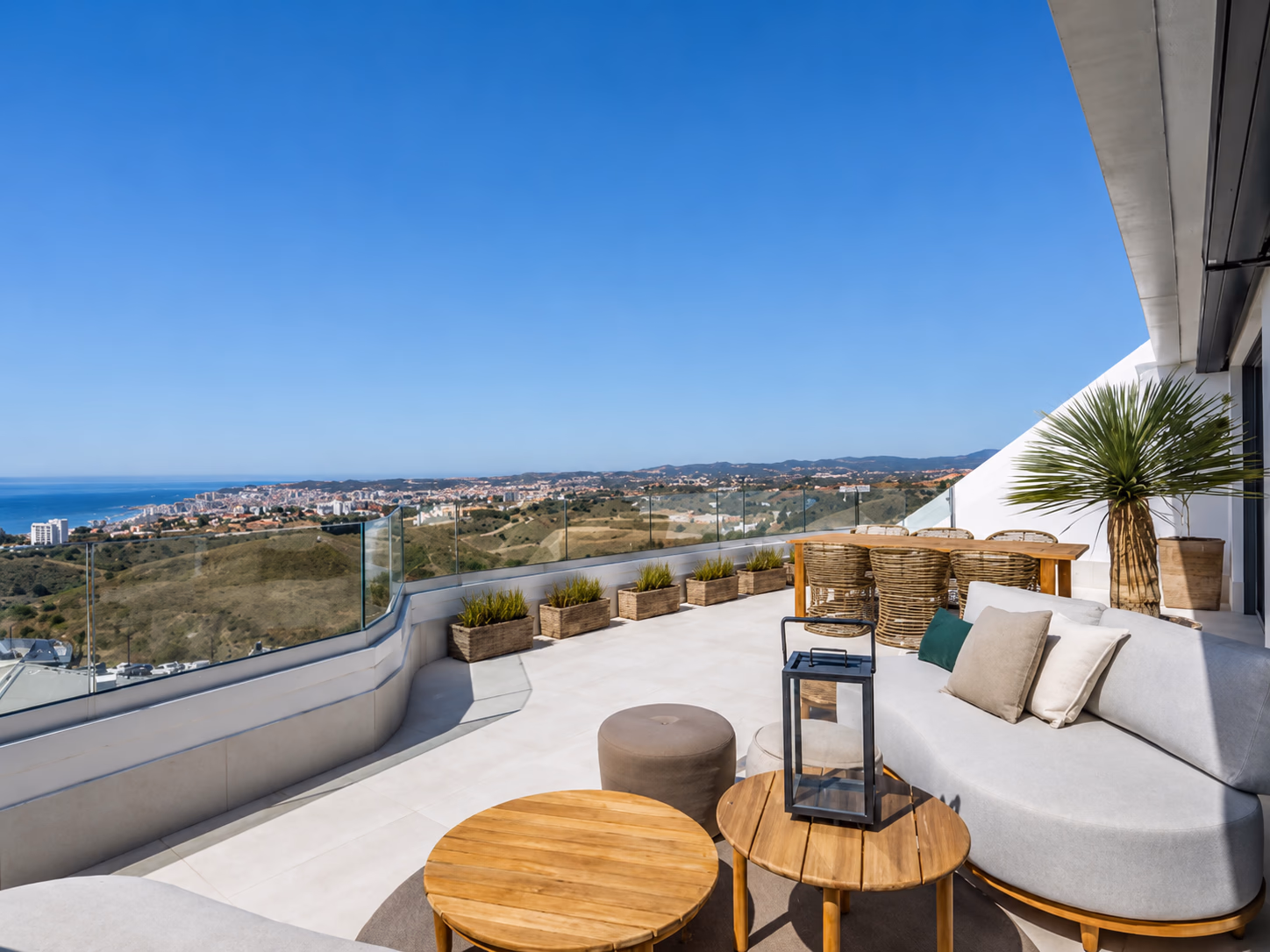Gemeubileerd terras met zee- en kustuitizhct bij Lomas 2, El Higuerón, Fuengirola