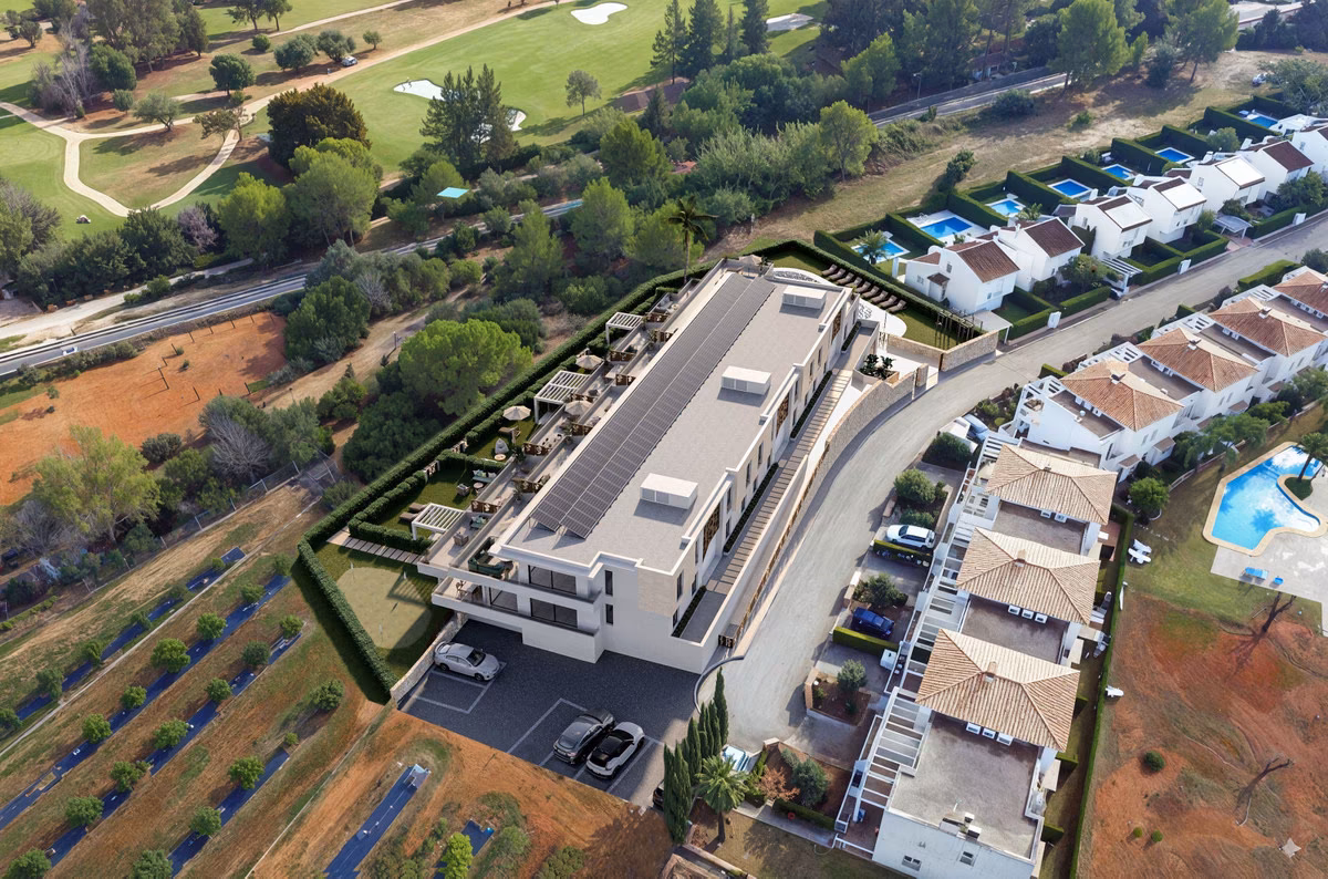 Residencia Los Balcones del Golf entre las calles de La Sella