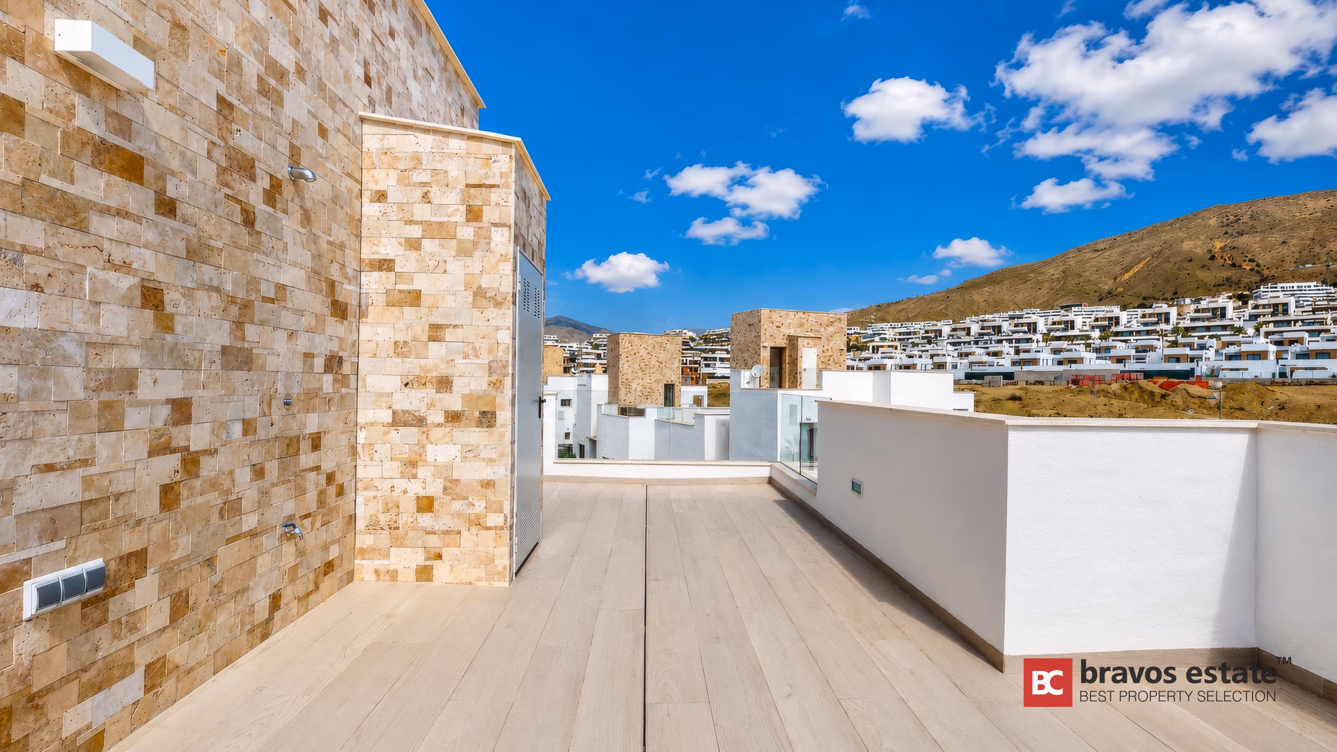 Solarium en toiture avec vue sur le littoral