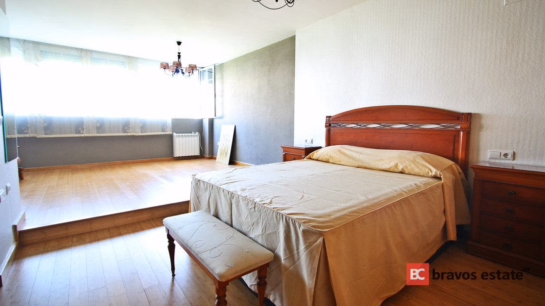 Spacious 4-Bedroom Bungalow in Playa de San Juan - 8