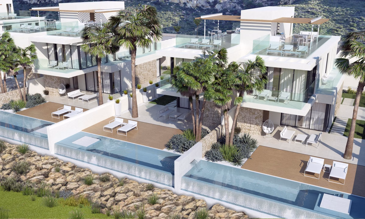 Private pool and terrace of MAKALU III