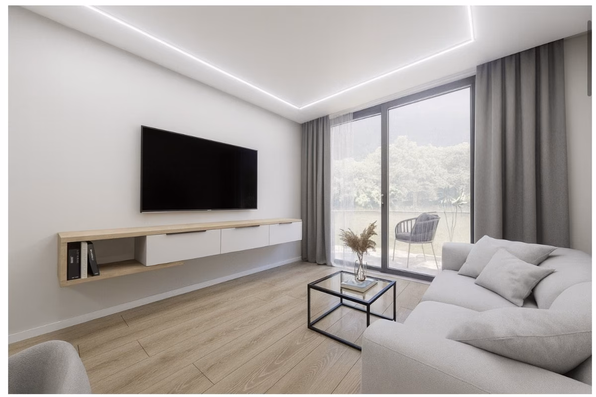Wohnzimmer mit grauem Sofa und Glastür zur Terrasse in einer Wohnung von Maximlux