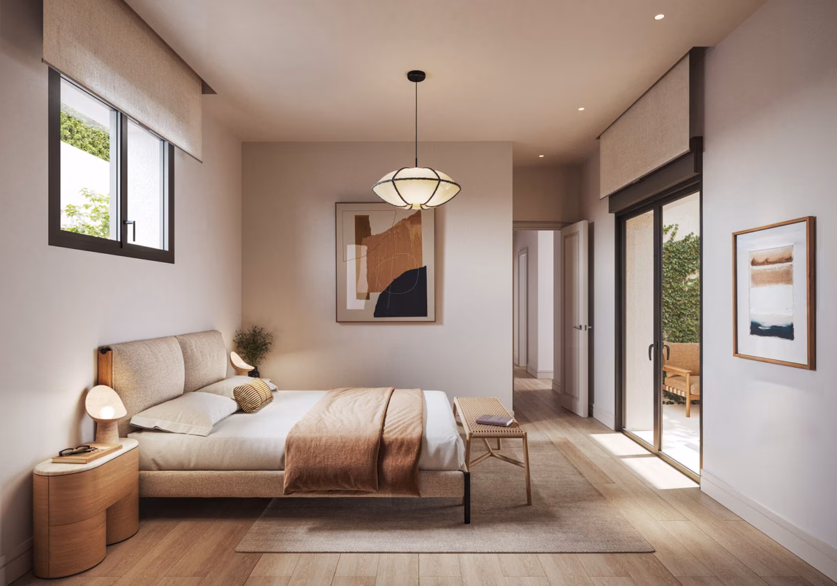 Schlafzimmer mit direktem Zugang zur Terrasse in einer Maisonette von Miramar 34