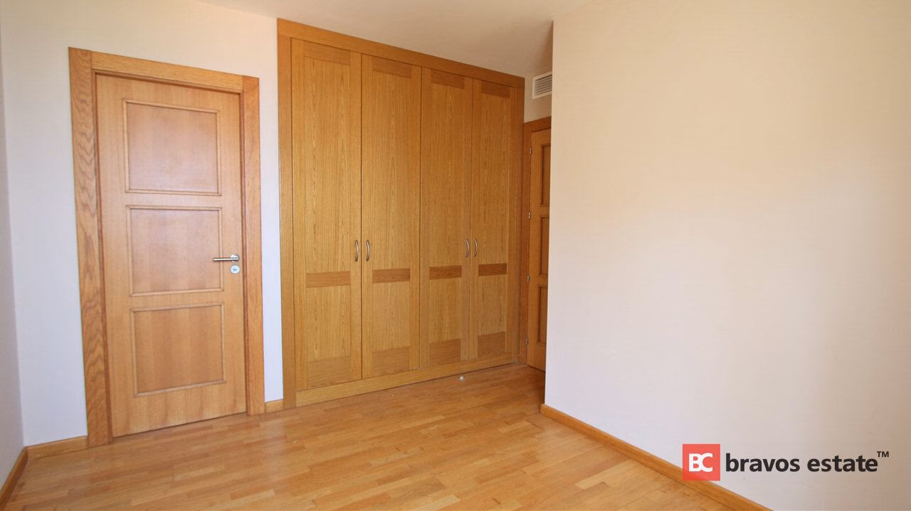 Beachside 4-Bedroom Apartment in El Campello · 141 m² - 19