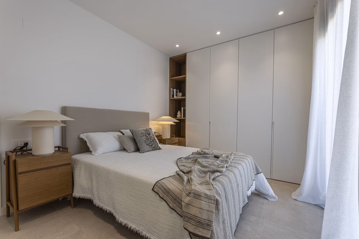 Bedroom with built-in wardrobe in a Montemar villa