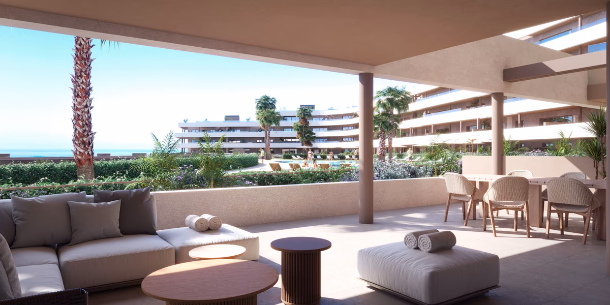 Terrasse mit Meerblick unter einer Pergola
