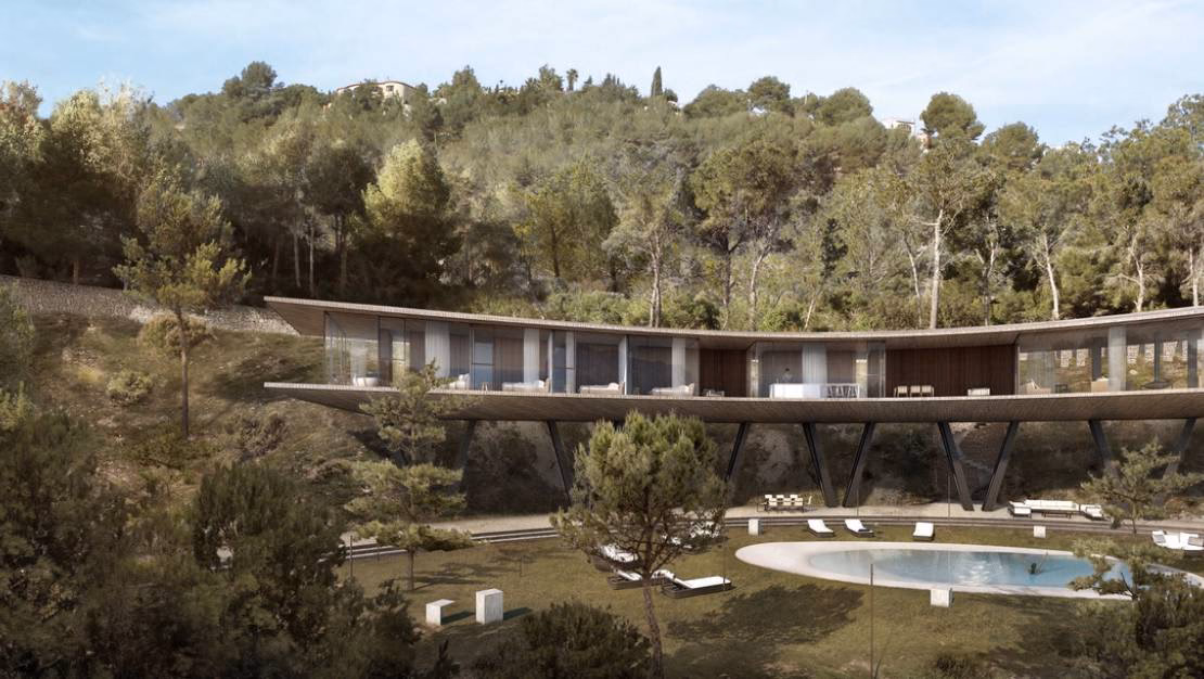 Morera 37: villa curva elevada sobre pilares encima de un jardín y una piscina ovalada, ante una ladera arbolada
