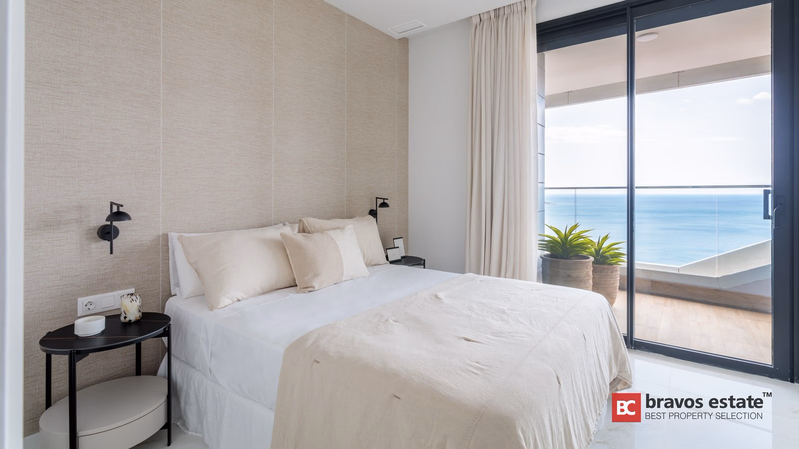 Beachside 3-Bedroom Apartment in Benidorm - 4