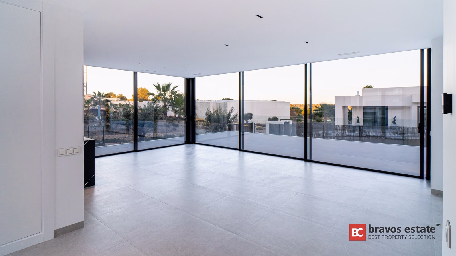 Villa Espaciosa de 3 Dormitorios en Las Colinas · 409 m² - 6