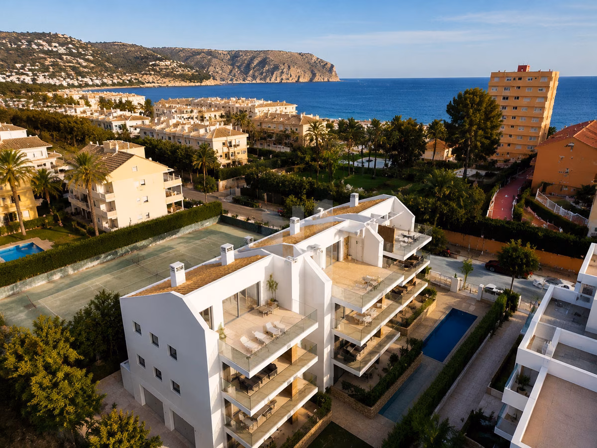Infografía aérea del edificio con la bahía de Jávea al fondo