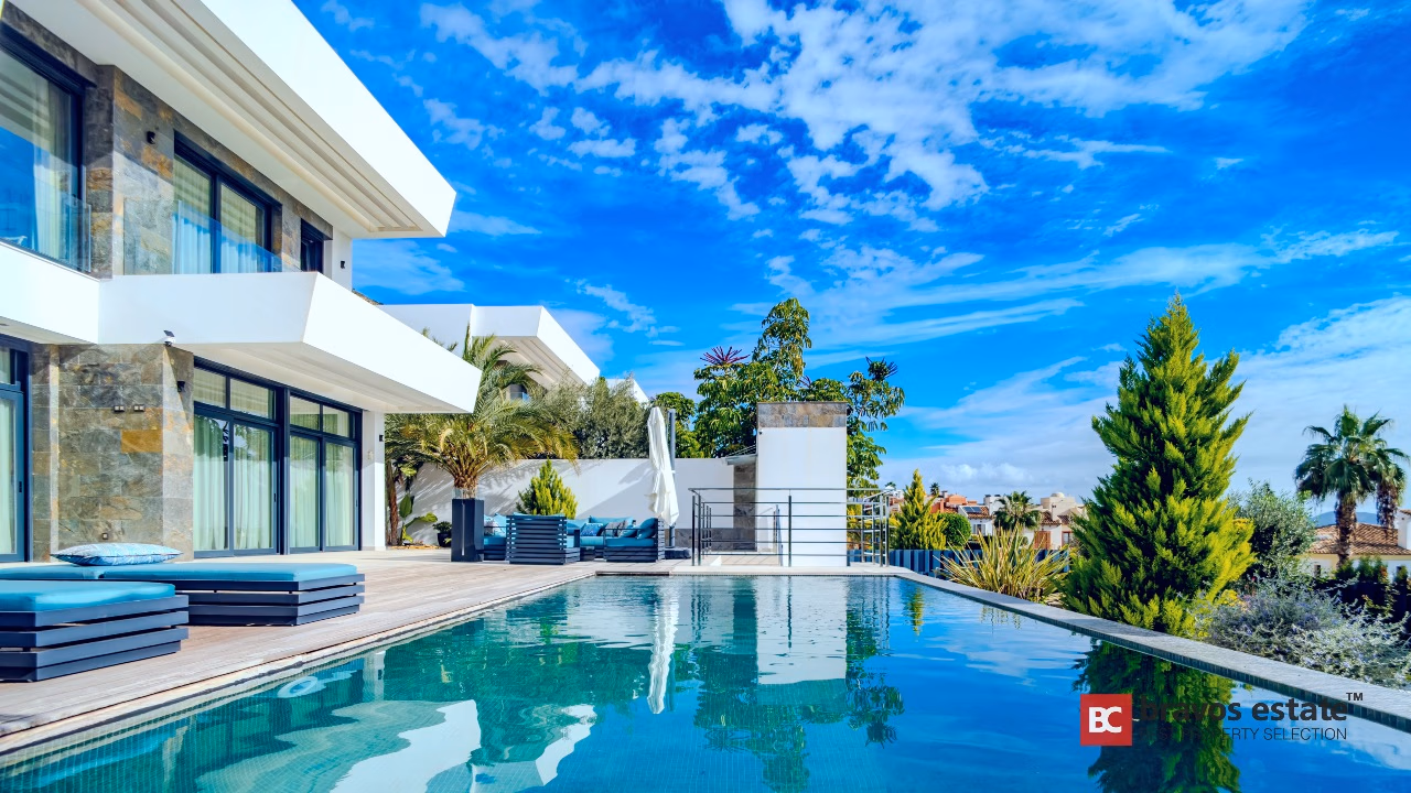 Luxury 5-Bedroom Villa in Finestrat - 1