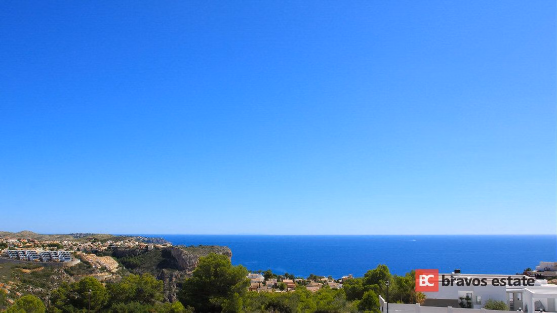 Spacious 4-Bedroom Villa in Cumbre del Sol · 473 m² - 4