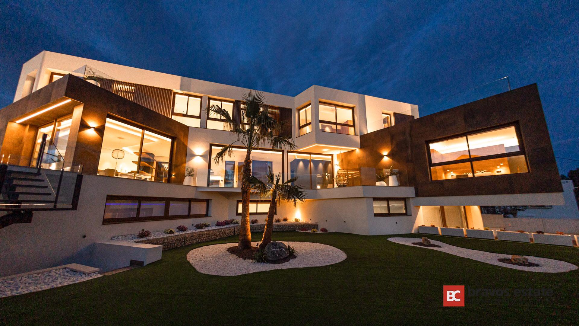 Luxury 4-Bedroom Villa in La Nucía 1