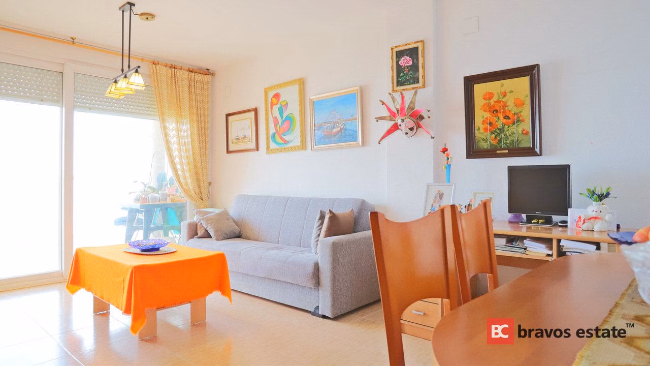 Beachside 2-Bedroom Apartment in Alicante - 4