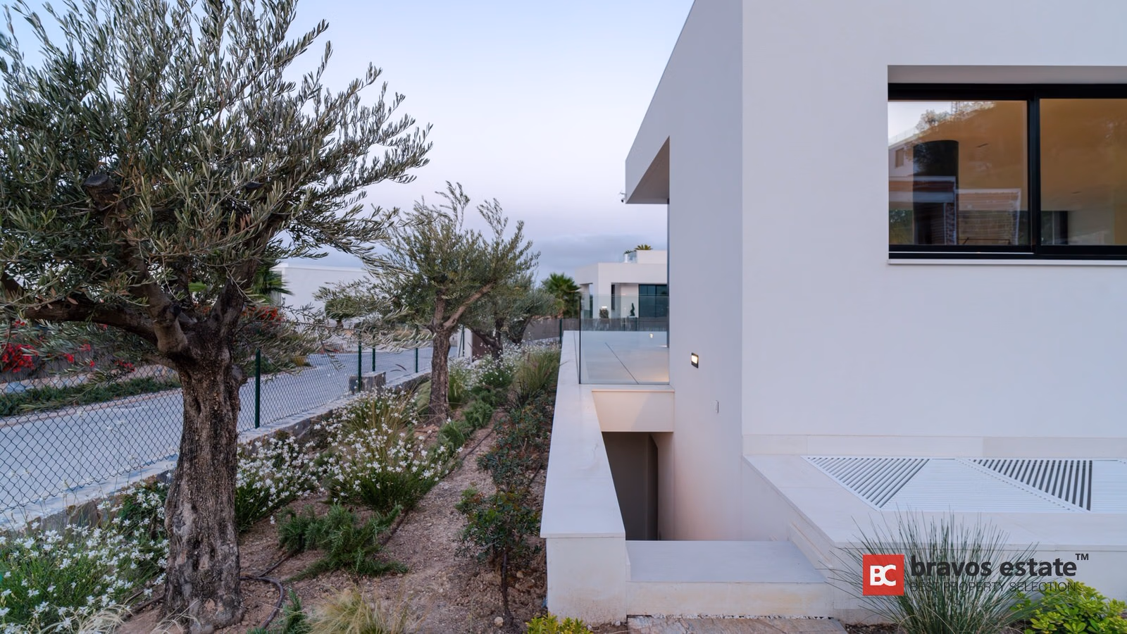 Villa Espaciosa de 3 Dormitorios en Las Colinas · 409 m² - 14