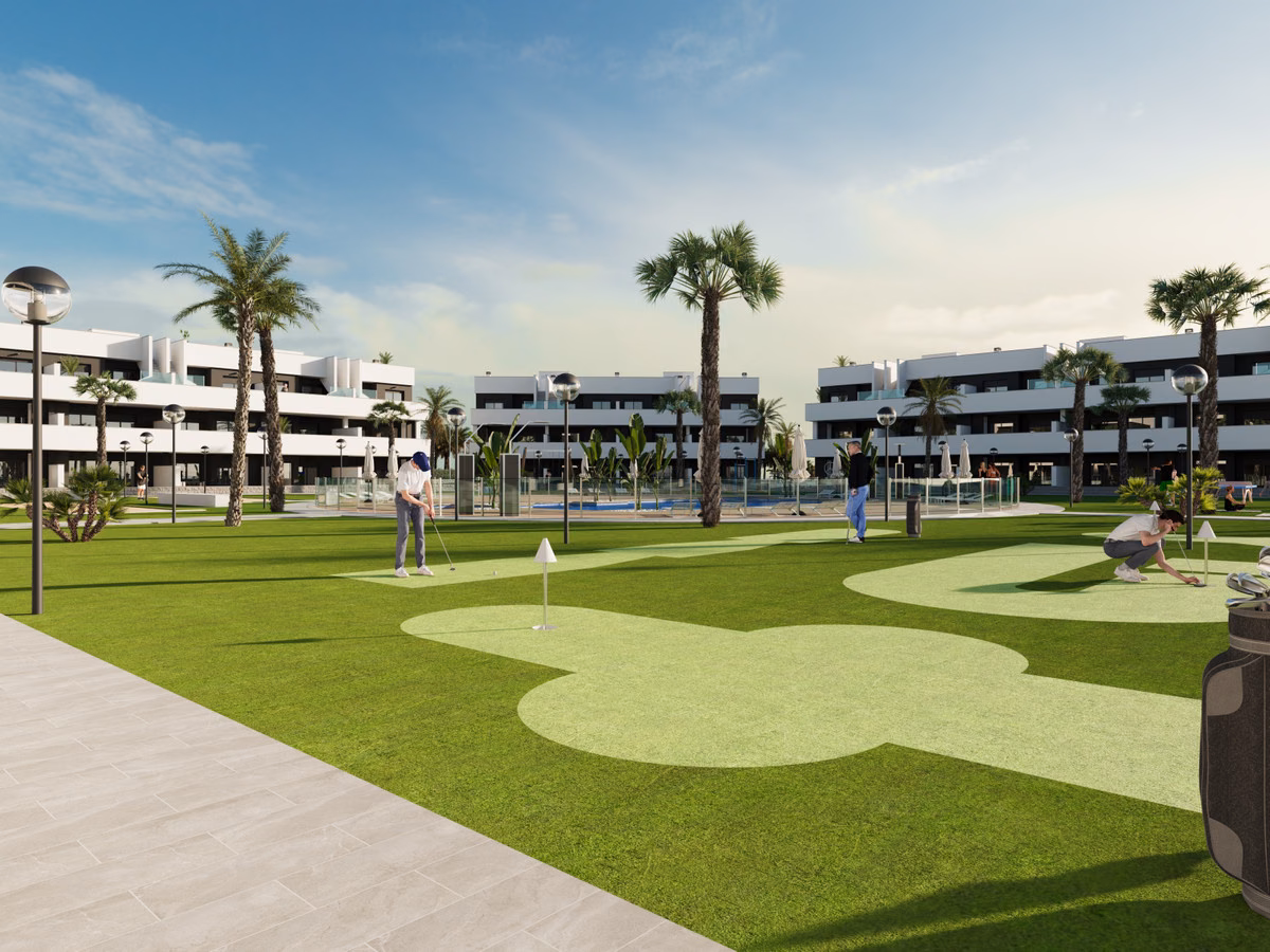 Putting Green zwischen Palmen im Resort, Oasis Laguna 2