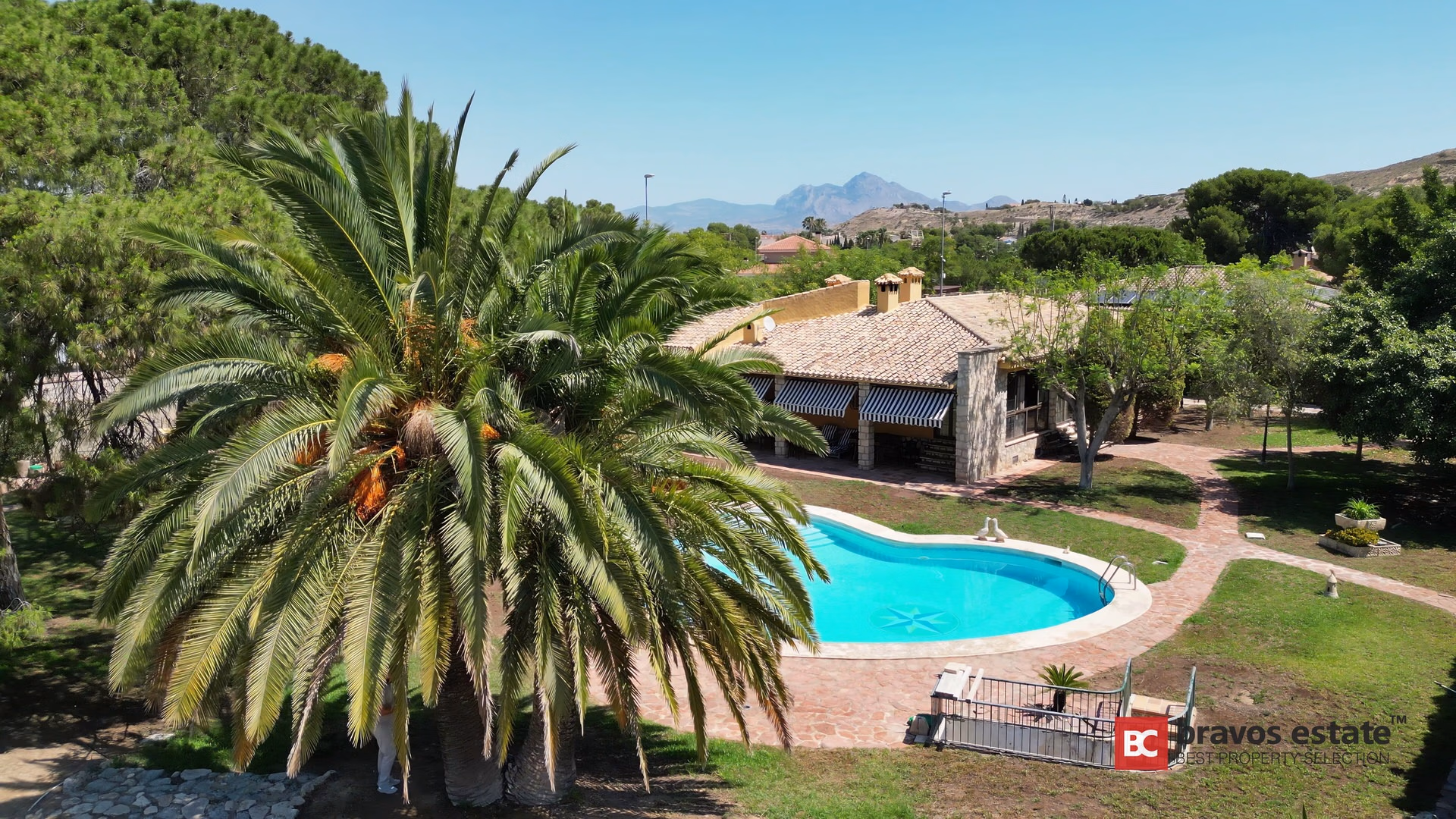 Villa Espaciosa de 5 Dormitorios en Playa de San Juan - 2