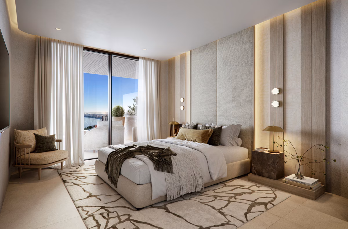 Schlafzimmer mit Fenster zum Meer