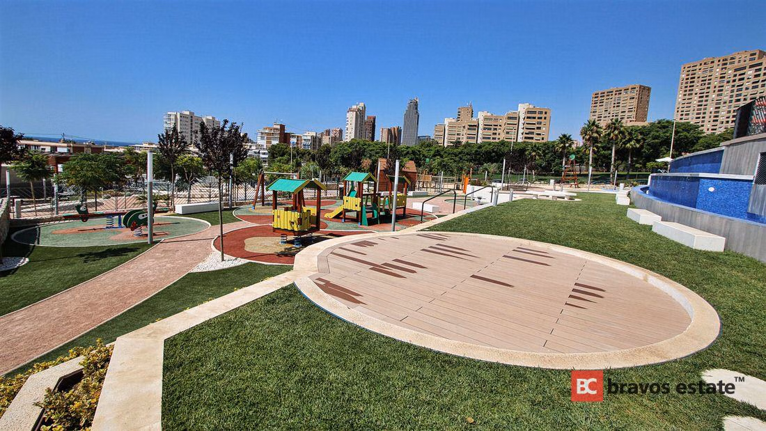 Seafront 2-Bedroom Apartment in Benidorm - 3