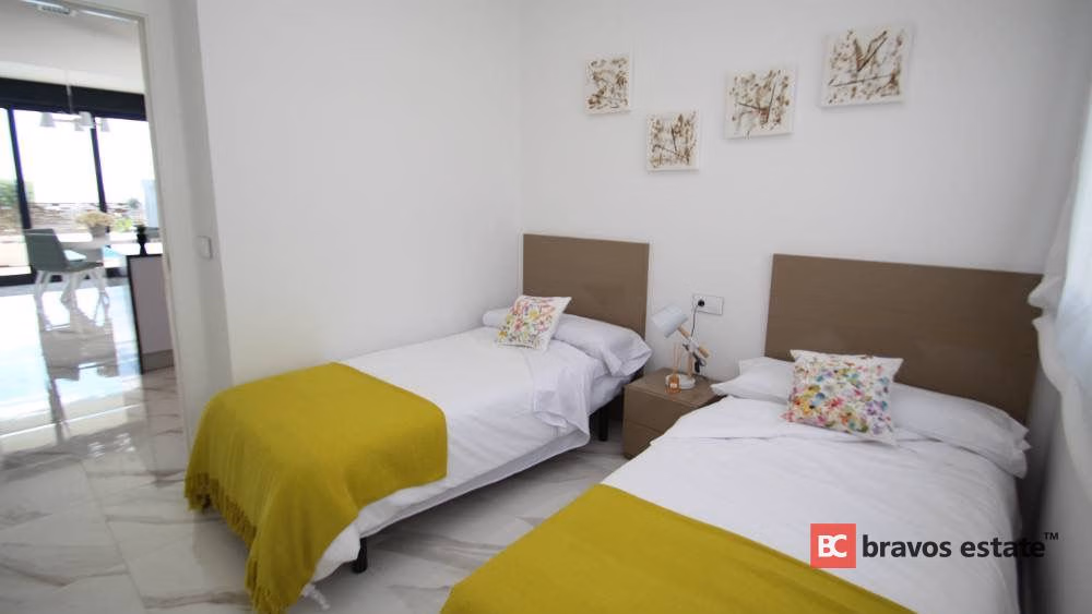 Beachside 3-Bedroom Villa in Campoamor - 4