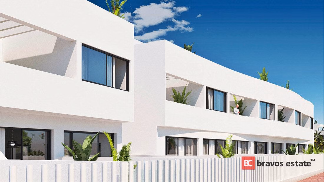 Beachside 2-Bedroom Apartment in Guardamar del Segura · 108 m² - 11