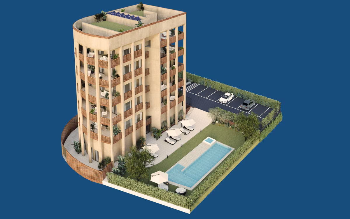 Luftbild des Hauses mit Solarmodulen auf dem Dach, Gartenpool und Parkplatz hinten