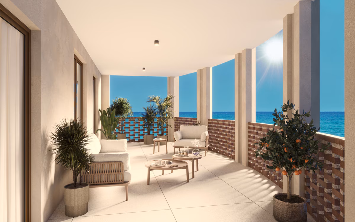 Geschwungene überdachte Terrasse mit Ziegelgitter, Outdoor-Sofa und Meerblick