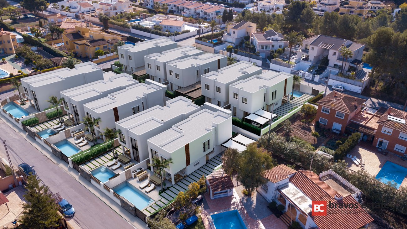 Neubau Villa mit 4 Schlafzimmern in Albir - 26