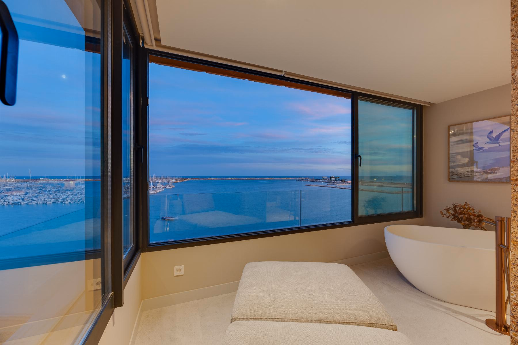 Playa del Acequión, Torrevieja — Renovated 2-Bed Seafront Apartment, 5th Floor - 21