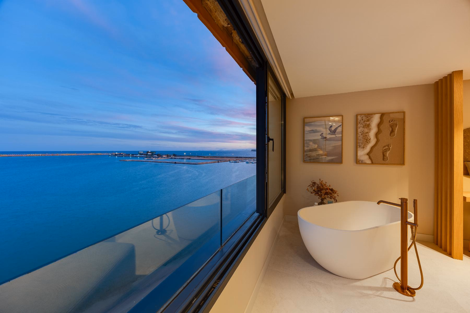 Playa del Acequión, Torrevieja — Renovated 2-Bed Seafront Apartment, 5th Floor - 23