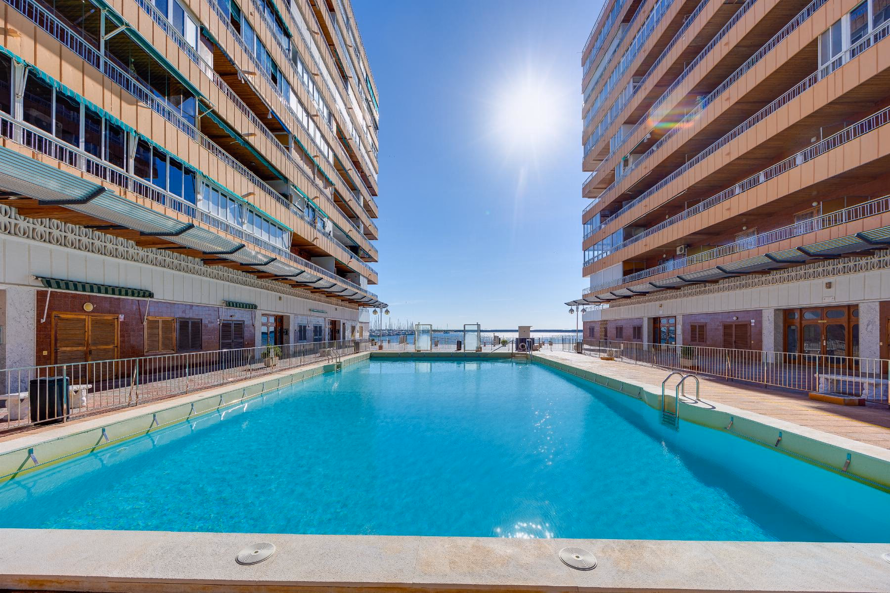 Playa del Acequión, Torrevieja — Renovated 2-Bed Seafront Apartment, 5th Floor - 38